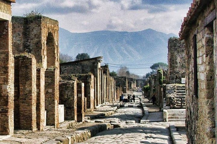 Skip the line Private tour of Pompeii from Sorrento