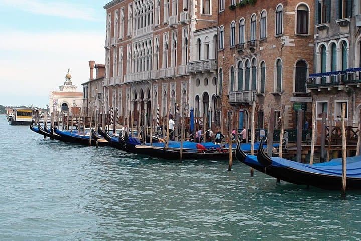 Venice Walking Tour and Gondola Ride