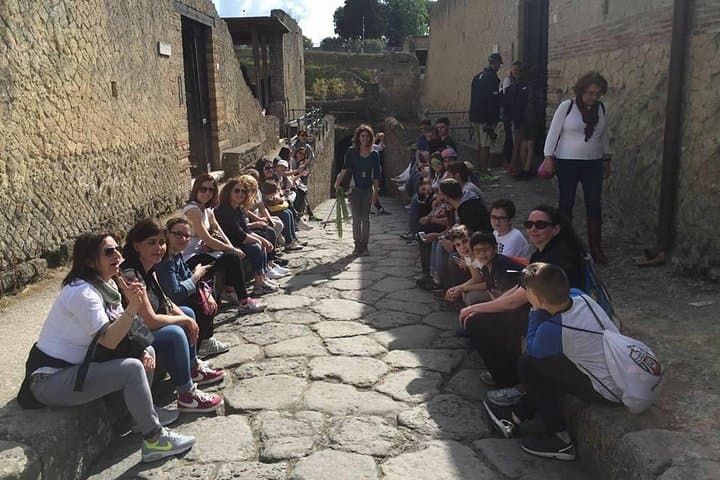 Tour in the ruins of Herculaneum with an archaeologist