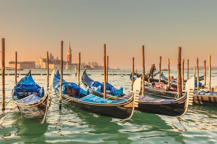 Venice Walking Tour and Gondola Ride