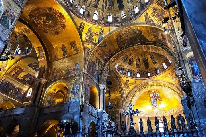 Gondola Ride and St Mark's Basilica Tour with Pala d'Oro Upgrade