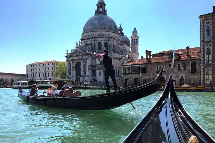 Morning Walking Tour of Venice with Gondola Ride