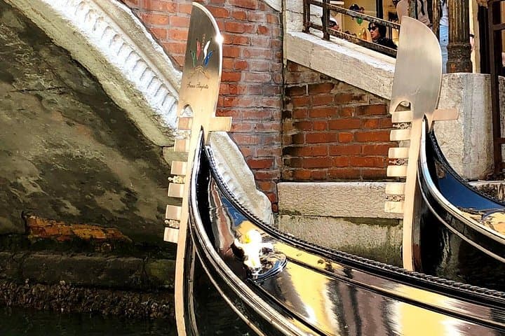 Morning Walking Tour of Venice with Gondola Ride