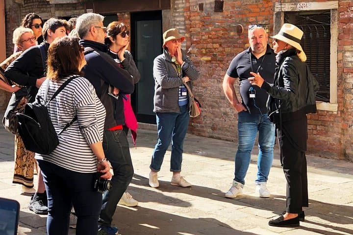 Morning Walking Tour of Venice with Gondola Ride