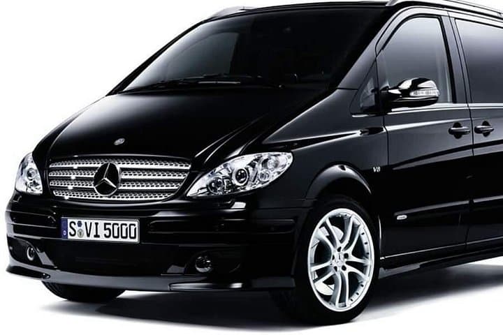 9 seater minivan