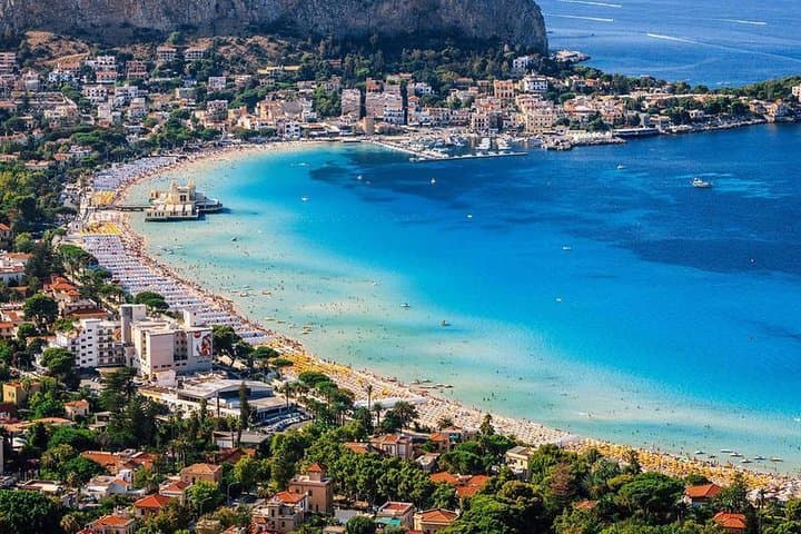 mondello visto dall'alto