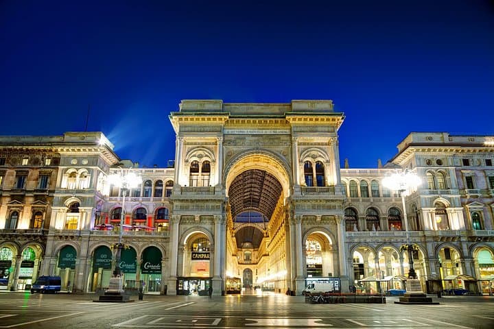 Milan Customizable Private Night Tour with Drinks