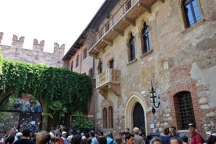 Verona from Milan, private guided tour, by car.