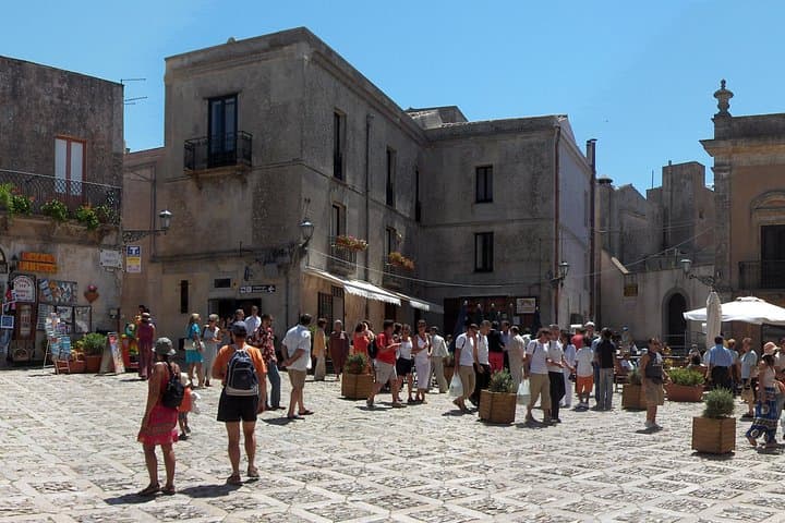 Erice: main square