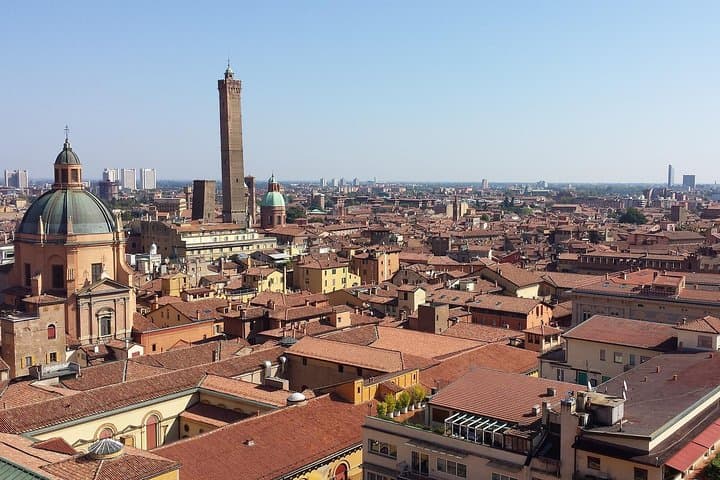Kickstart Bologna: Private & Custom Tour With a Local Guide