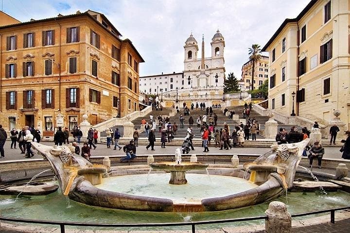 Rome Fountains & Squares Walking Tour–Small Group w/ Local Expert