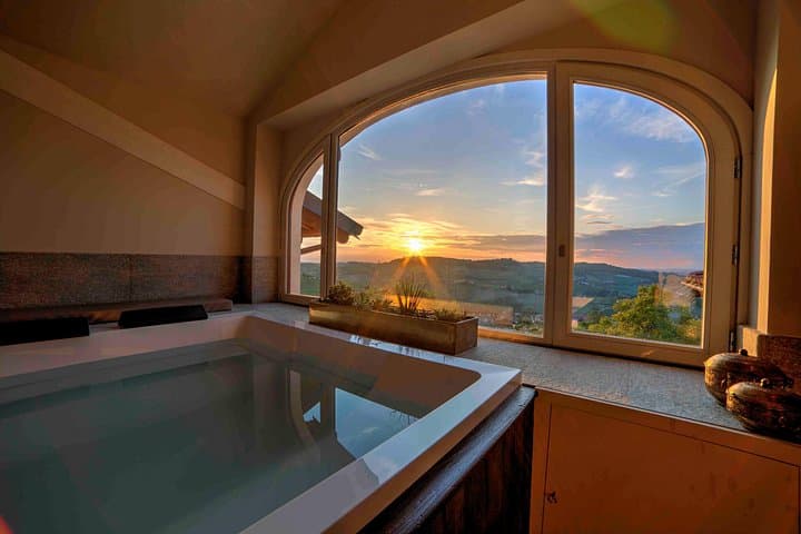 Private jacuzzy and wine tasting