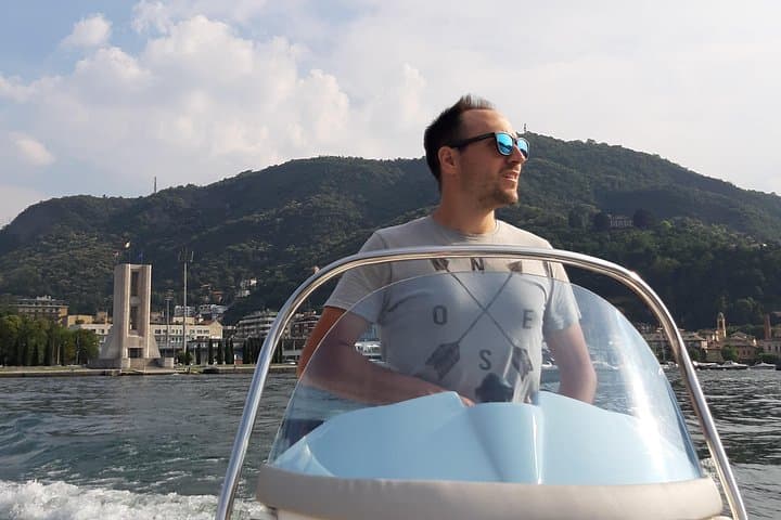Lake Como : 2h Small-Group Boat Tour with Prosecco & Villas