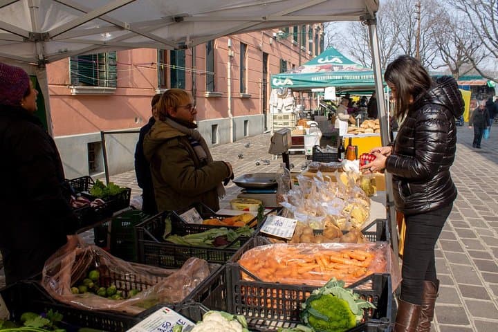 Private Venice Cooking Class and Market Tour with Fun Local Laura