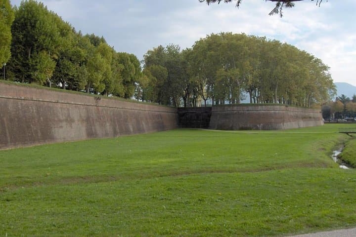 Lucca's XVI century city walls