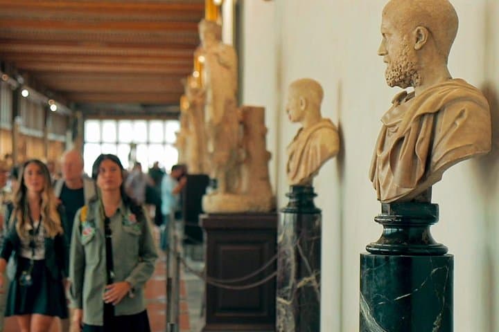Skip the Line: Uffizi Masterclass & Vasari Corridor by an Art Expert
