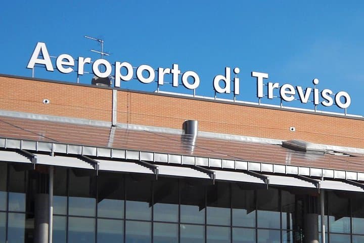 Private Arrival Transfer: Treviso Airport to Venice Hotels