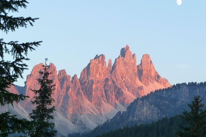 Daily tours in the Dolomites with departure and arrival in Cortina d'Ampezzo