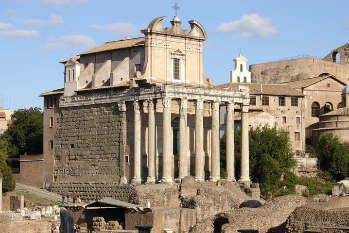 You will walk through the Palatine Hill where Roman Emperors lived