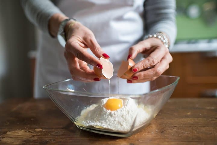 Cesarine: Pasta & Tiramisu Class at Local's Home in La Spezia