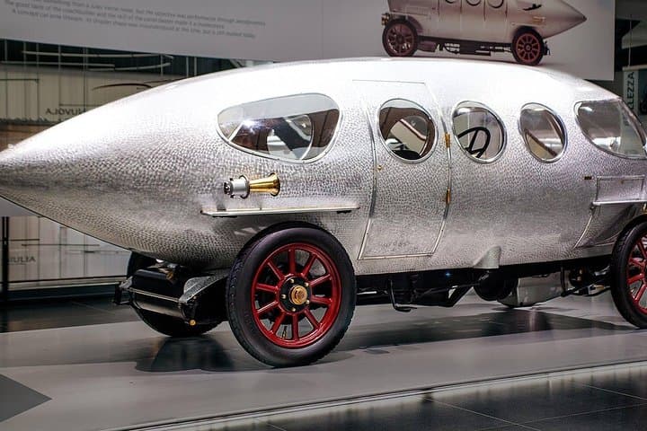 Alfa Romeo Museum, private guided tour from Milan, by car.