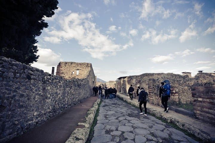 Pompeii from Rome: Coach Roundtrip and Entrance