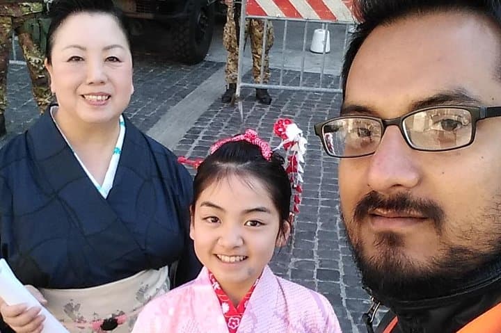 Visitors from Japan they were happy for for the early morning priority entrance with our tour