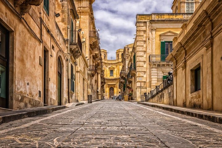 Tour of Siracusa, Ortigia, and Noto from Taormina.