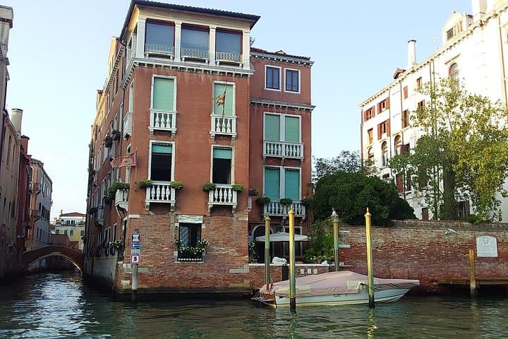 Grand Canal boat tour and Murano glass experience with Hotel pick up