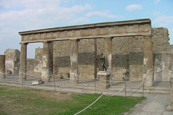 the splendour of Pompeii ruins