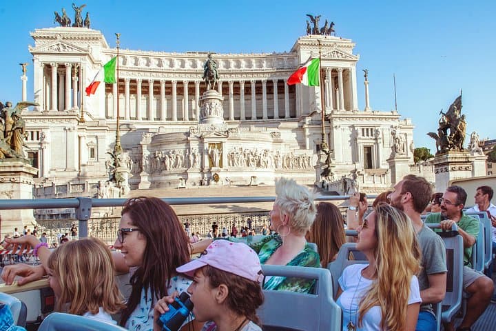 Piazza Venezia, Vittoriano Monument from the top deck of the bus