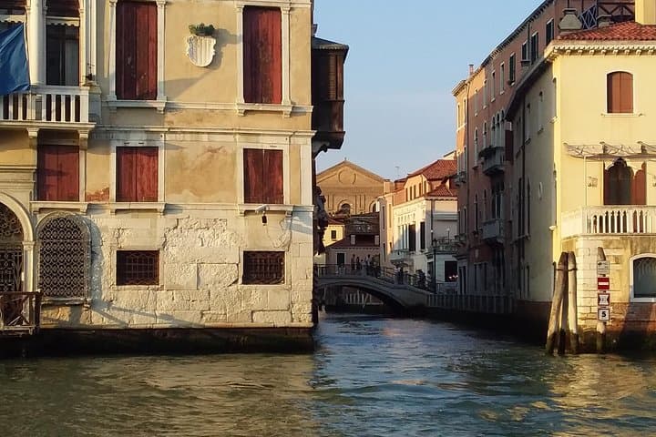 Private Venice walking tour plus Murano island lunch and glass factory visit