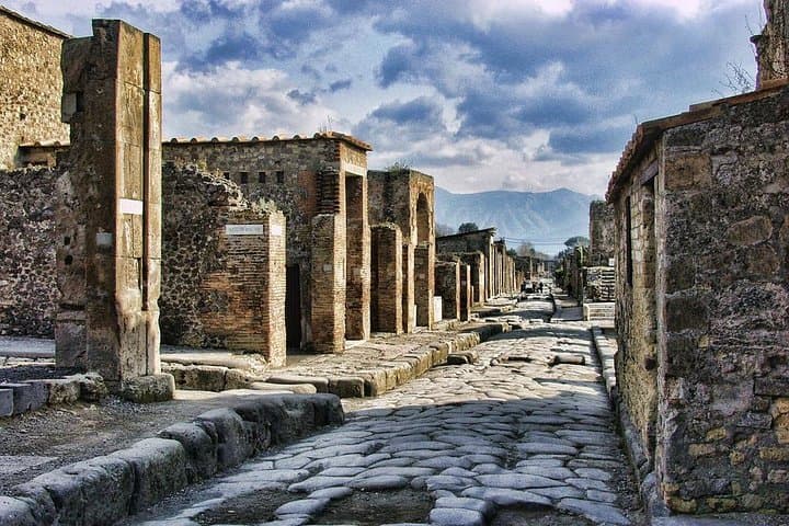 Private Excursion to Pompeii and Amalfi Coast from Naples Cruise Port or Hotel