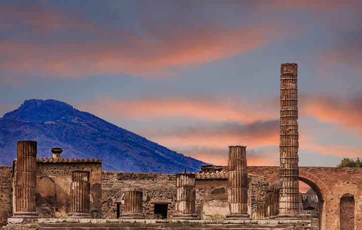 Explore Pompeii with an Archaeologist by night