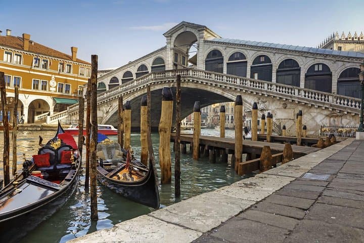 Private 2-hour Walking Tour of Accademia Gallery in Venice with private guide