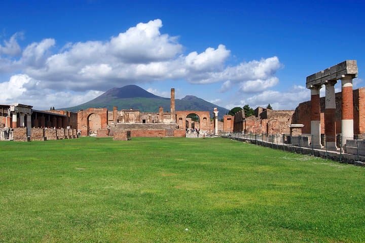 Discover the archaeological site in Pompeii