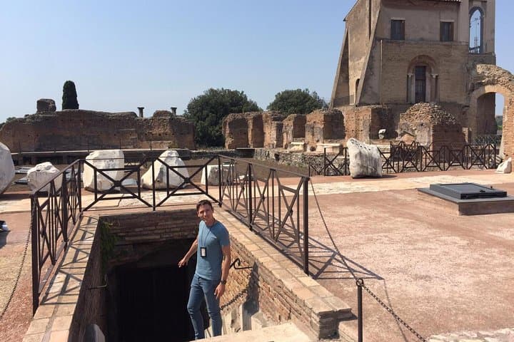 VIP Tour of the Colosseum, Forum & Palatine Hill by PhD Guide