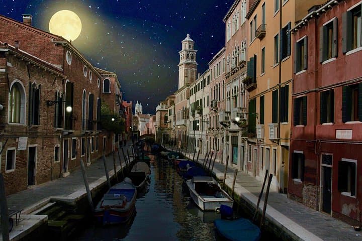 Venice Night Tour: Ghosts, Legends & Hidden Mysteries
