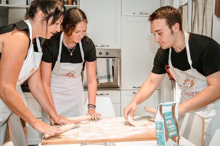 Cesarine: Small group Pasta and Tiramisu class in Modena