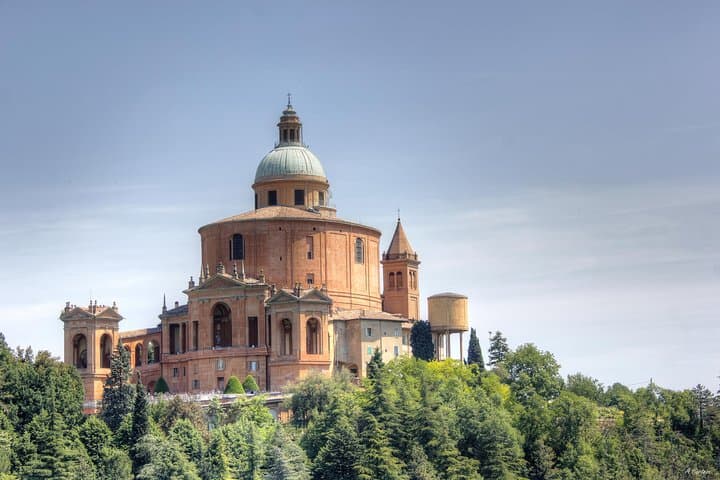 San Luca Experience Tour skip the line and Food Tasting