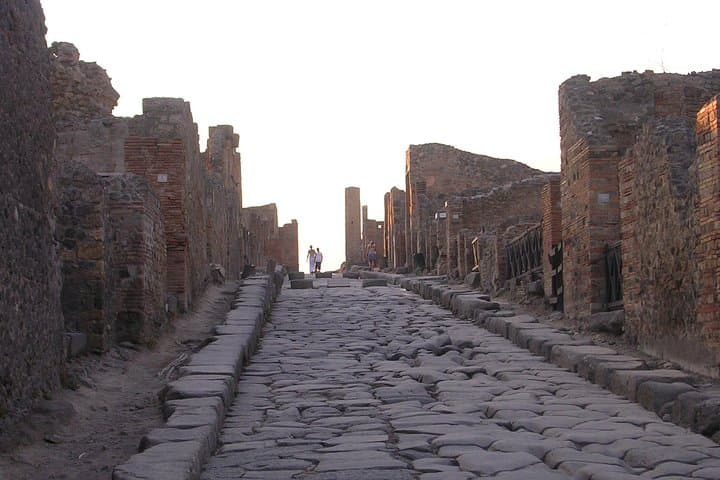 Transfer from Naples to Sorrento with 2 hours Private Tour in Pompeii