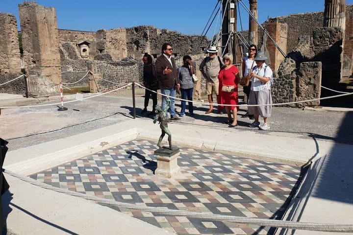 Transfer from Naples to Sorrento with 2 hours Private Tour in Pompeii