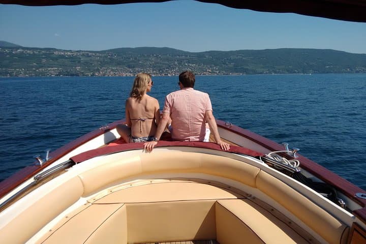 Private boat tour to Isola del Garda and surroundings.