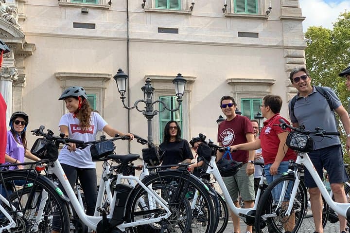 Rome "Oscar da Roma" tour with high quality electric bicycle!