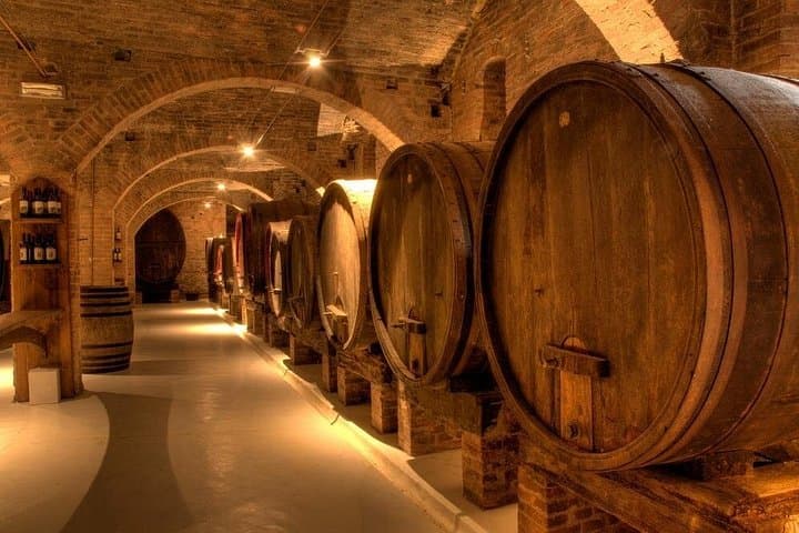 Bella Toscana - San Gimignano plus 2 Chianti Wineries and lunch