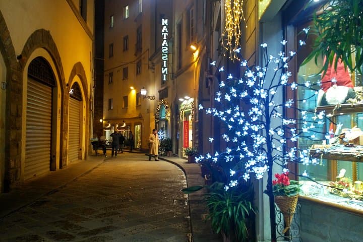 Christmas Lights Private Photo Tour in Florence