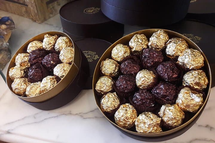 Turin Sweet & Chocolate Walking Food Tour by Do Eat Better