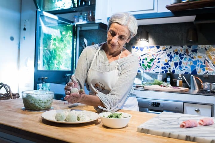 Cesarine: Small group Pasta and Tiramisu class in Chianti