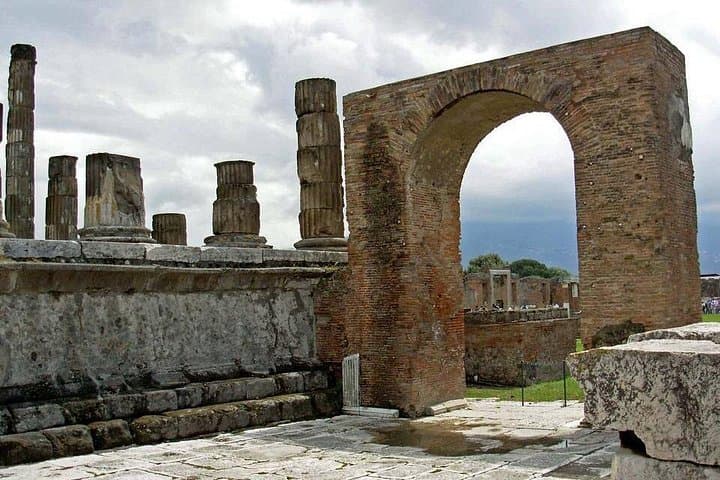Tour Guide Naples: Pompeii Forum