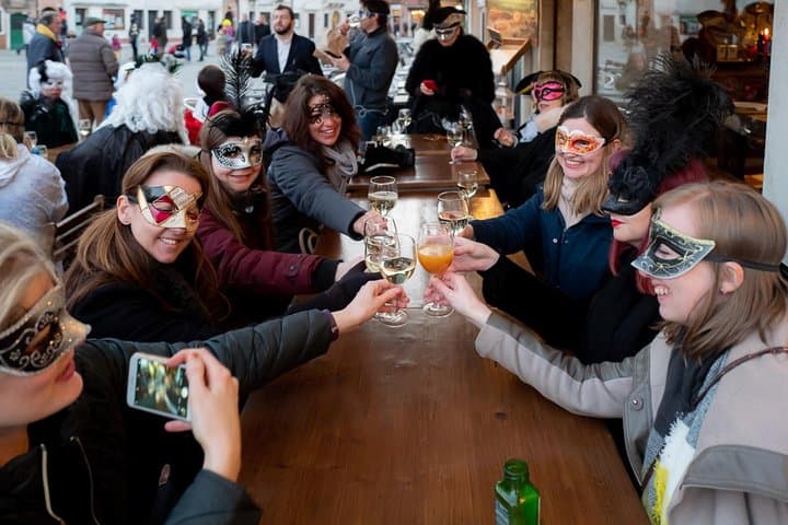 Venice Carnival Pub Crawl with Drinks & Masked Party Night